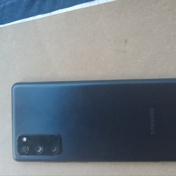 Samsung galaxy s20 fe 5g phone